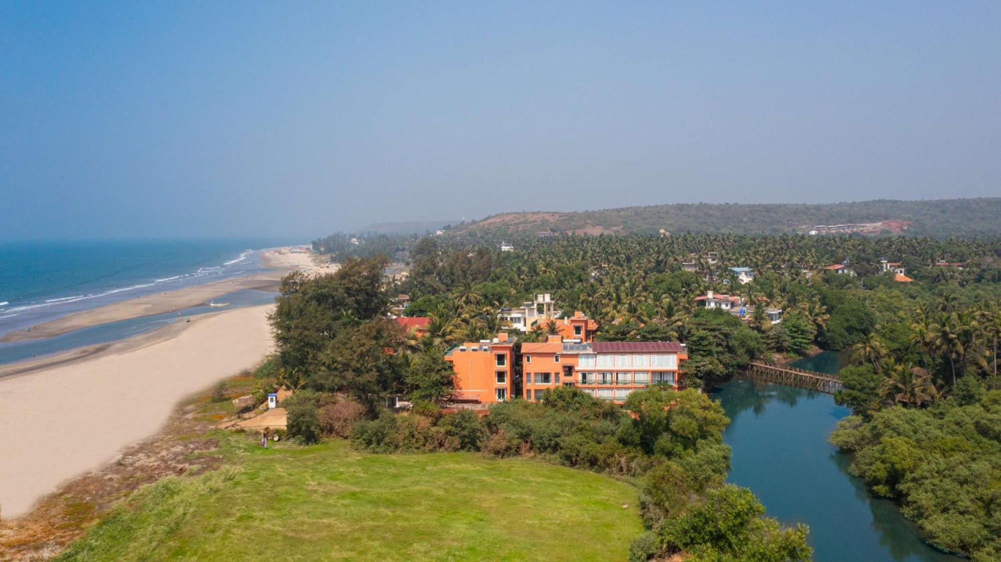 Mandrem Beach Resort, A Member Of Radisson Individuals Retreat Exterior foto