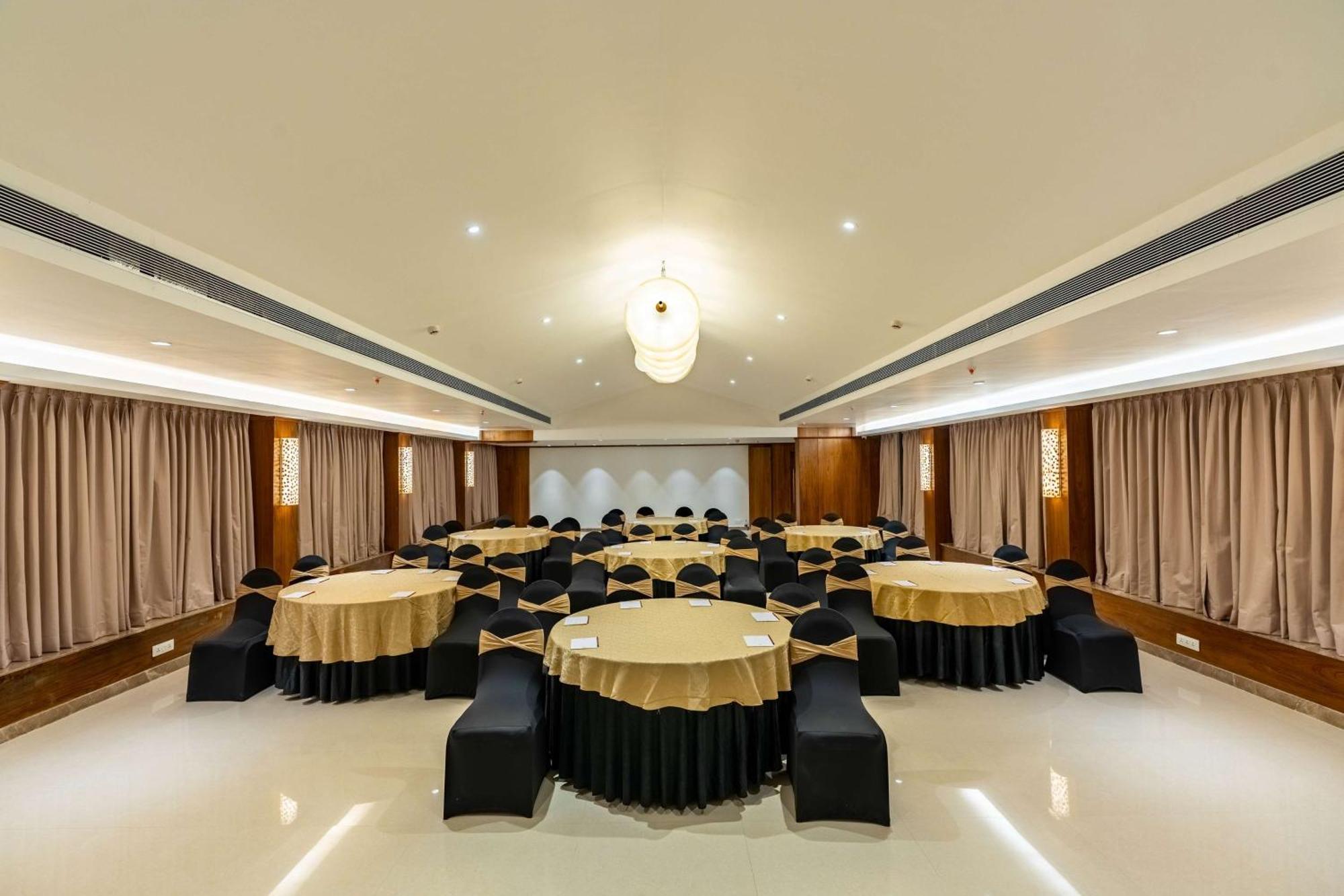 Mandrem Beach Resort, A Member Of Radisson Individuals Retreat Exterior foto